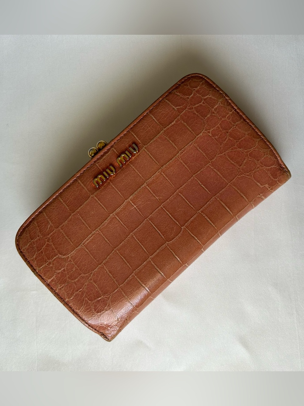 🧡Miu Miu🩷Croc-Embossed Kisslock Wallet in Peach~Pink with Gold Hardware ~EUC